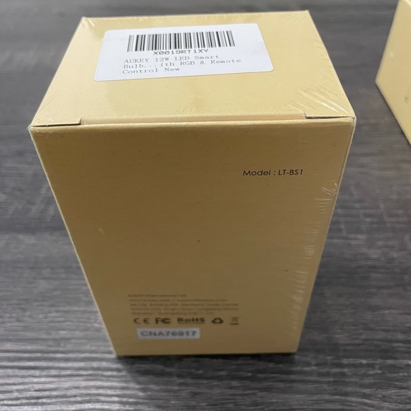 Aukey Wireless Bulb Light Speaker - Picture 2 of 2